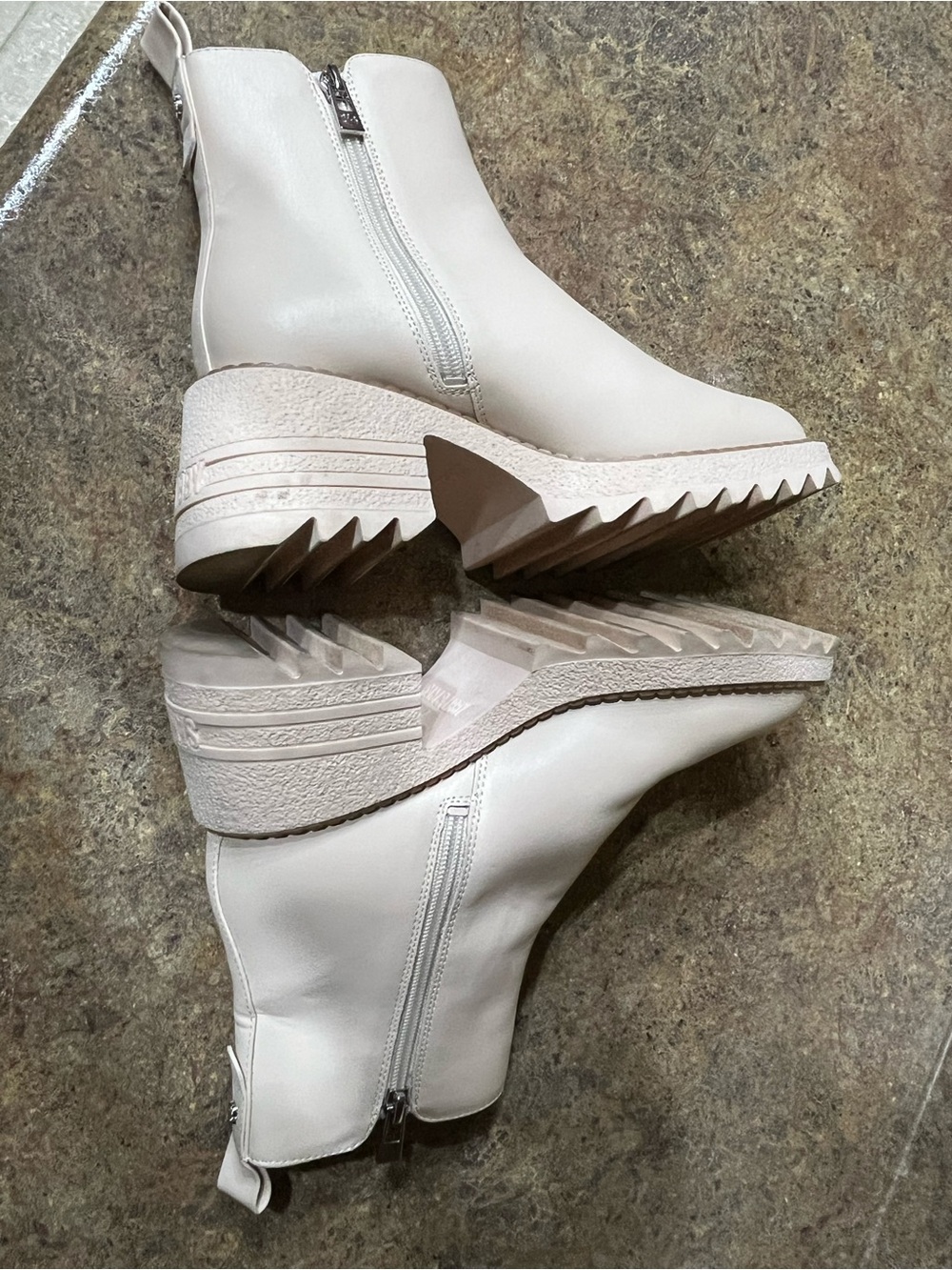 Sam & Libby Off White Chunky Lug Sole Chelsea Boots Zip Ankle Sz 7 Y2K - Picture 4 of 15